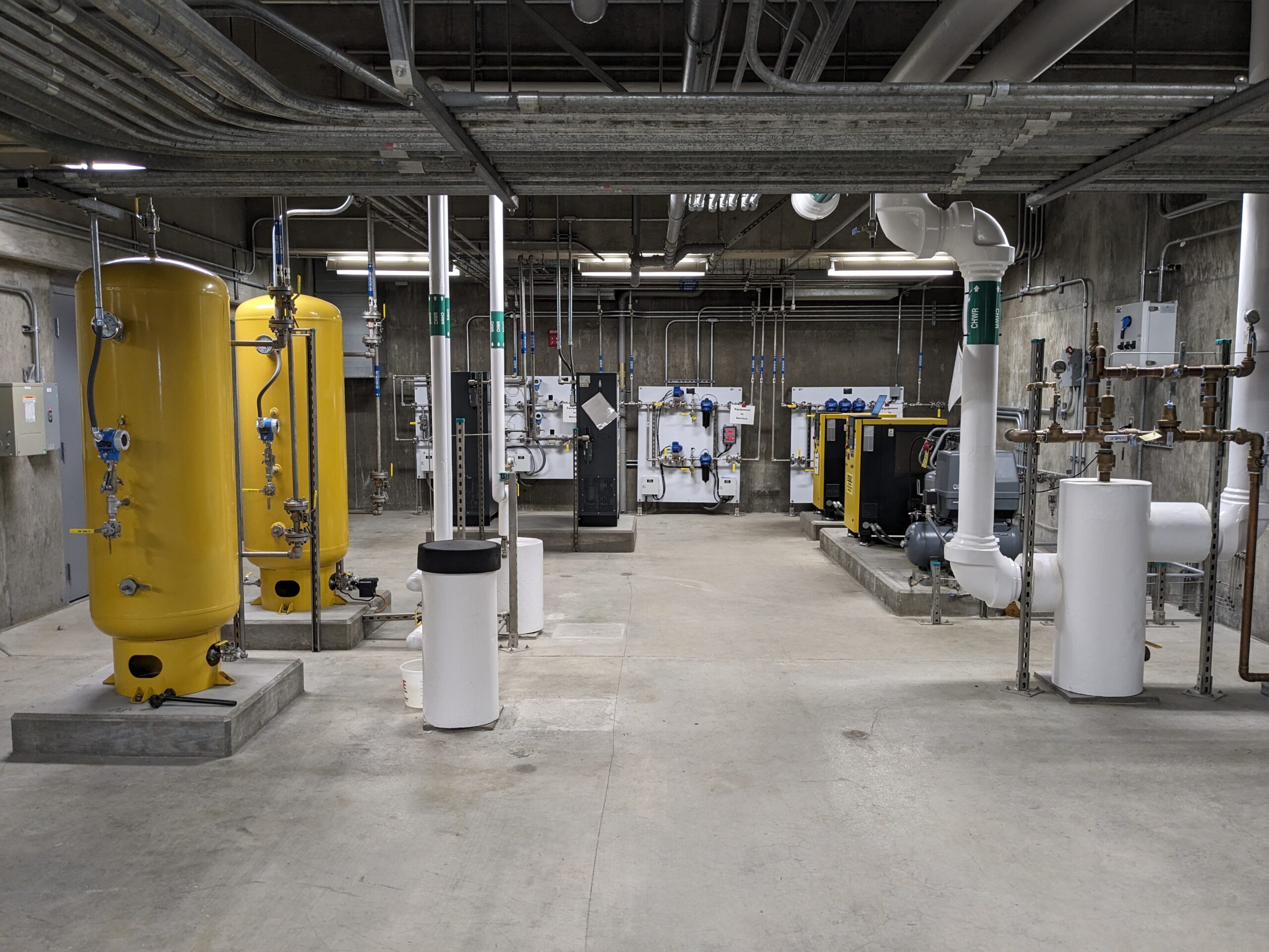 Oxygen generation and preparation room for an ozone system