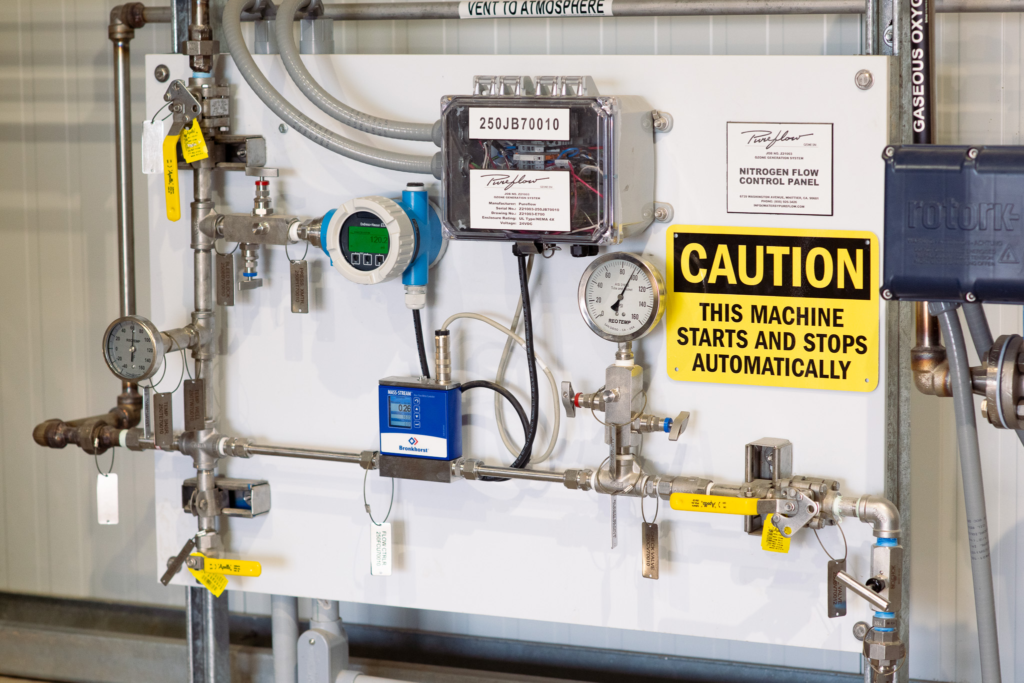 Pureflow nitrogen feed system for ozone